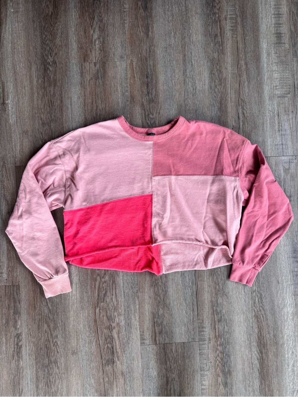 wild fable Pink Colorblock Cropped Crewneck Sweatshirt - size Medium